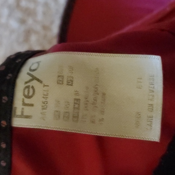 Freya Deco Spotlight Moulded Plunge Bra 1554 Claret Red Black 30F - Picture 3 of 6